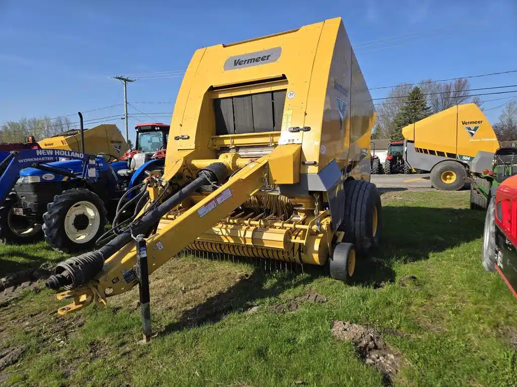 Gallery image 2 for Used 2022 Vermeer 504 PRO G3 Round Baler