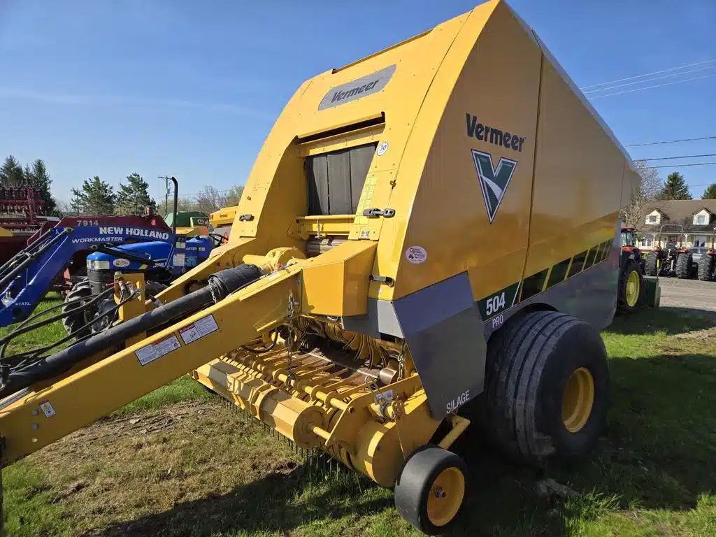 Gallery image 1 for Used 2022 Vermeer 504 PRO G3 Round Baler