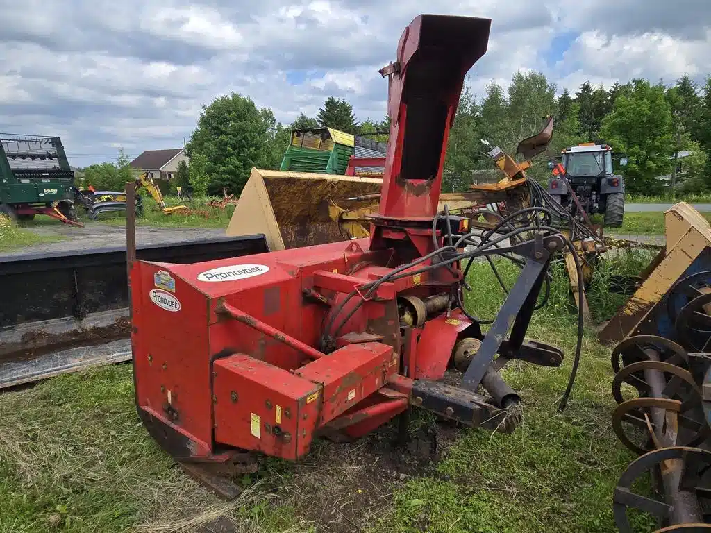 Gallery image 1 for Used Pronovost P920TRC Snow Blower