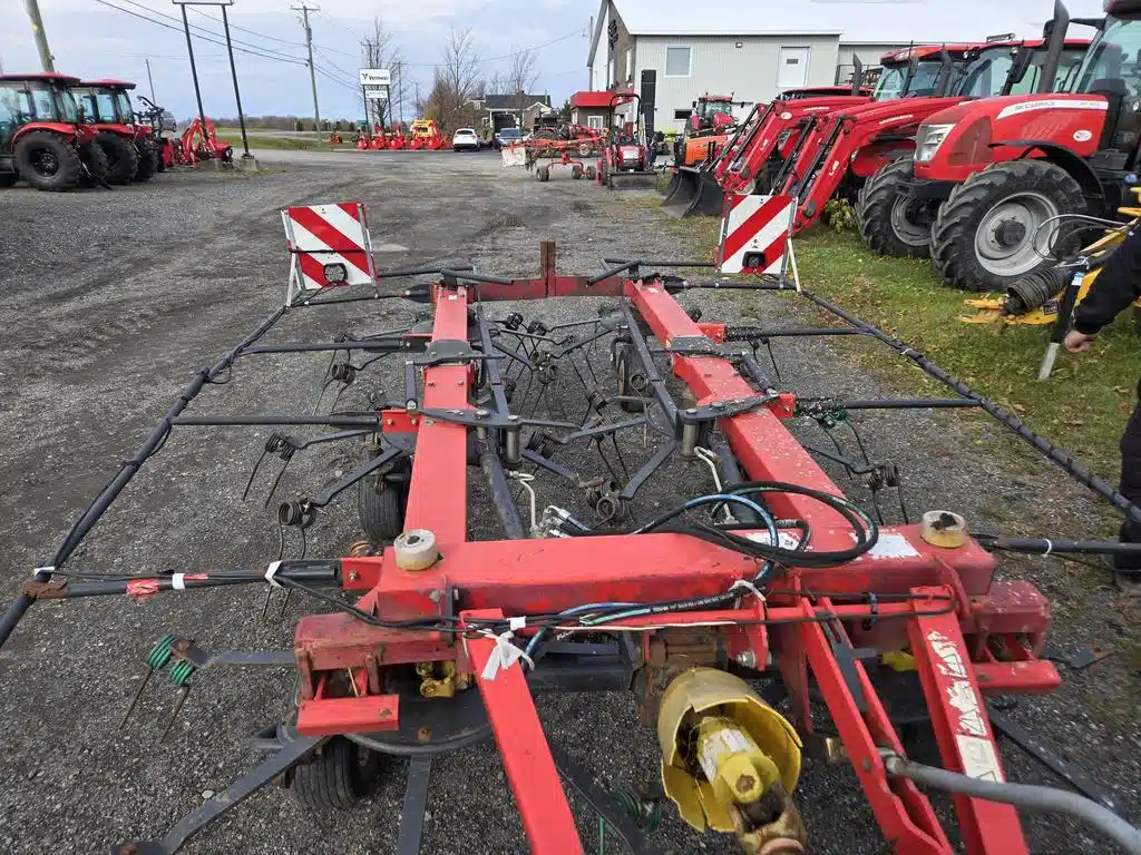 Gallery image 2 for Used 833T Tedder Rake