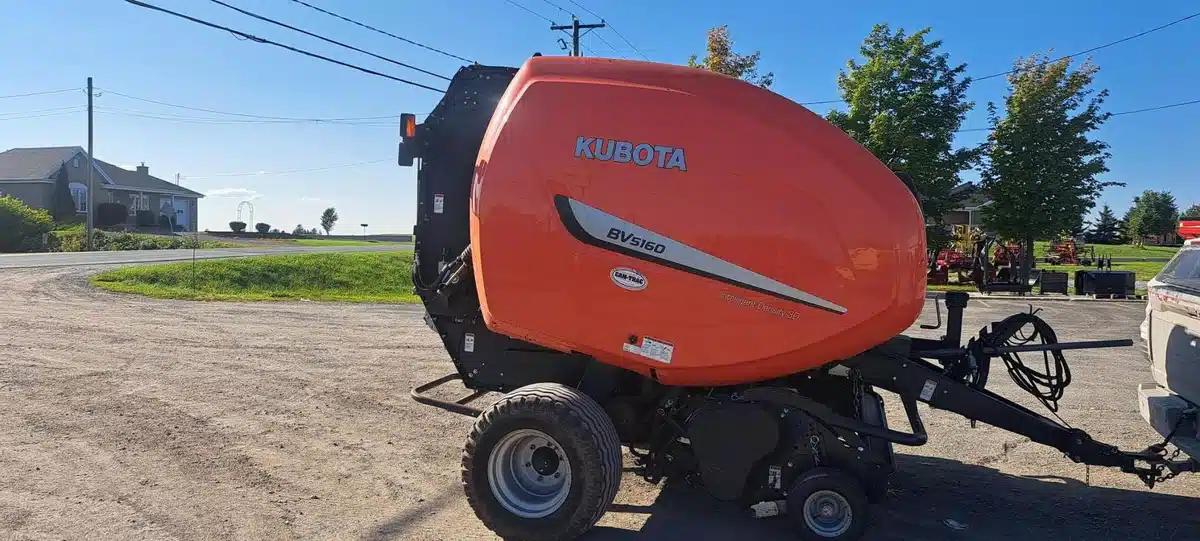 Gallery image 2 for 2016 Kubota BV5160 Round Baler