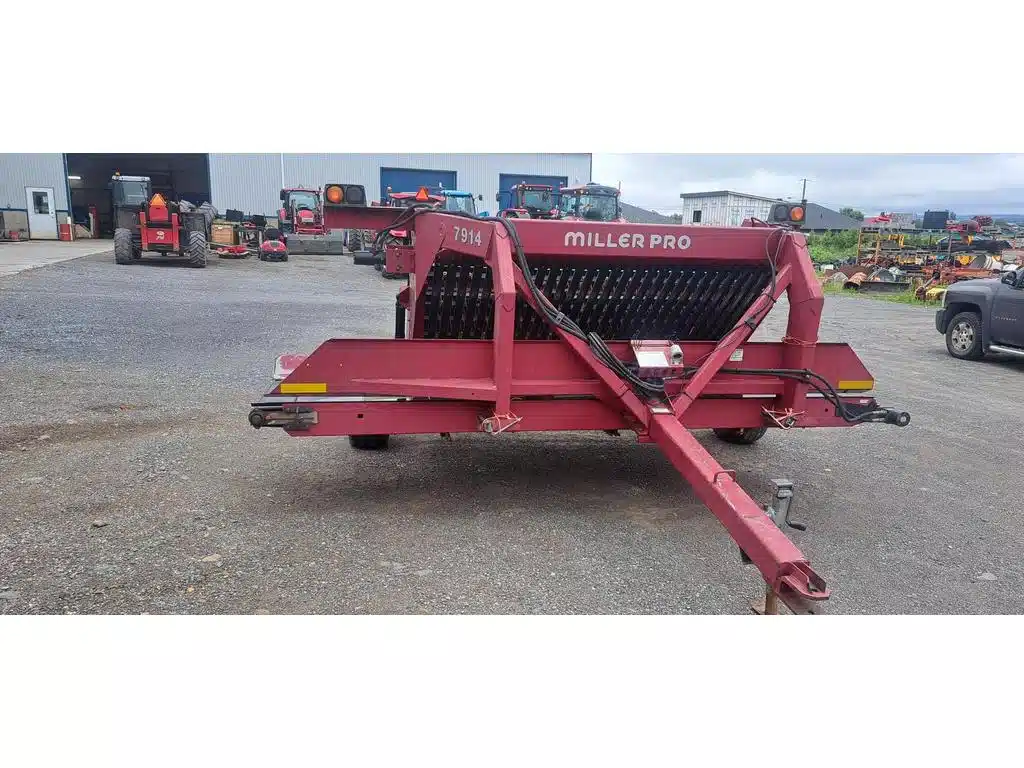 Gallery image 2 for Used Miller Pro 7914 Windrower