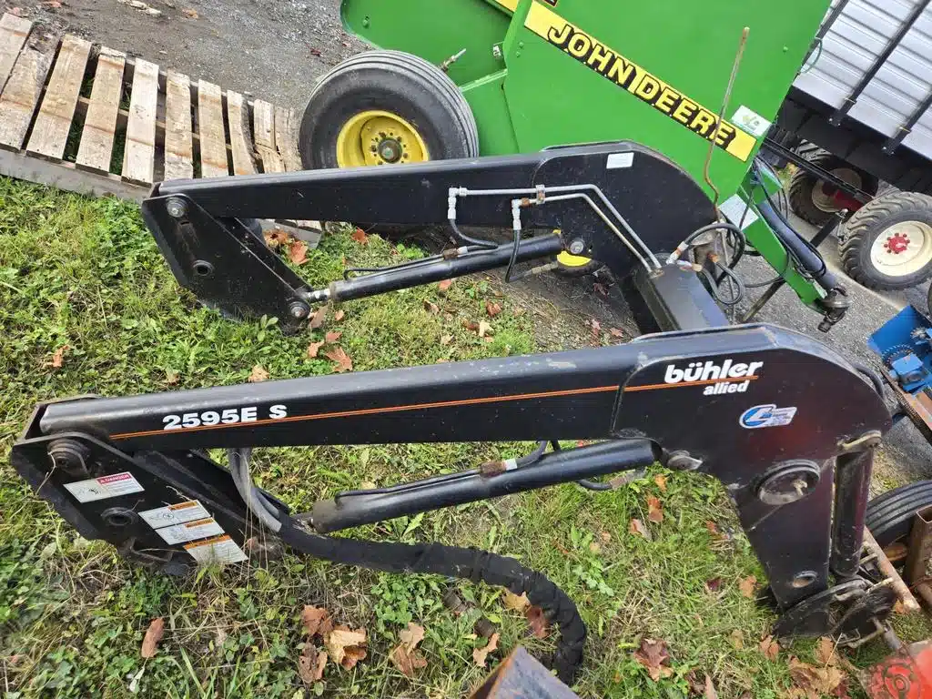 Gallery image 2 for Used 2012 Buhler 2595ES Tractor