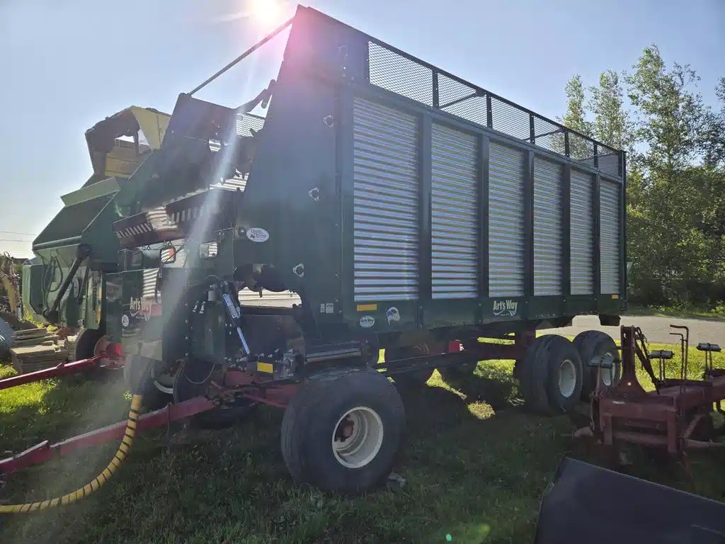 Used 2021 Arts Way 712000 Forage Box