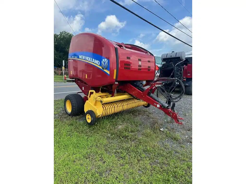 Gallery image 2 for Used 2017 New Holland ROLL-BELT 450 Round Baler