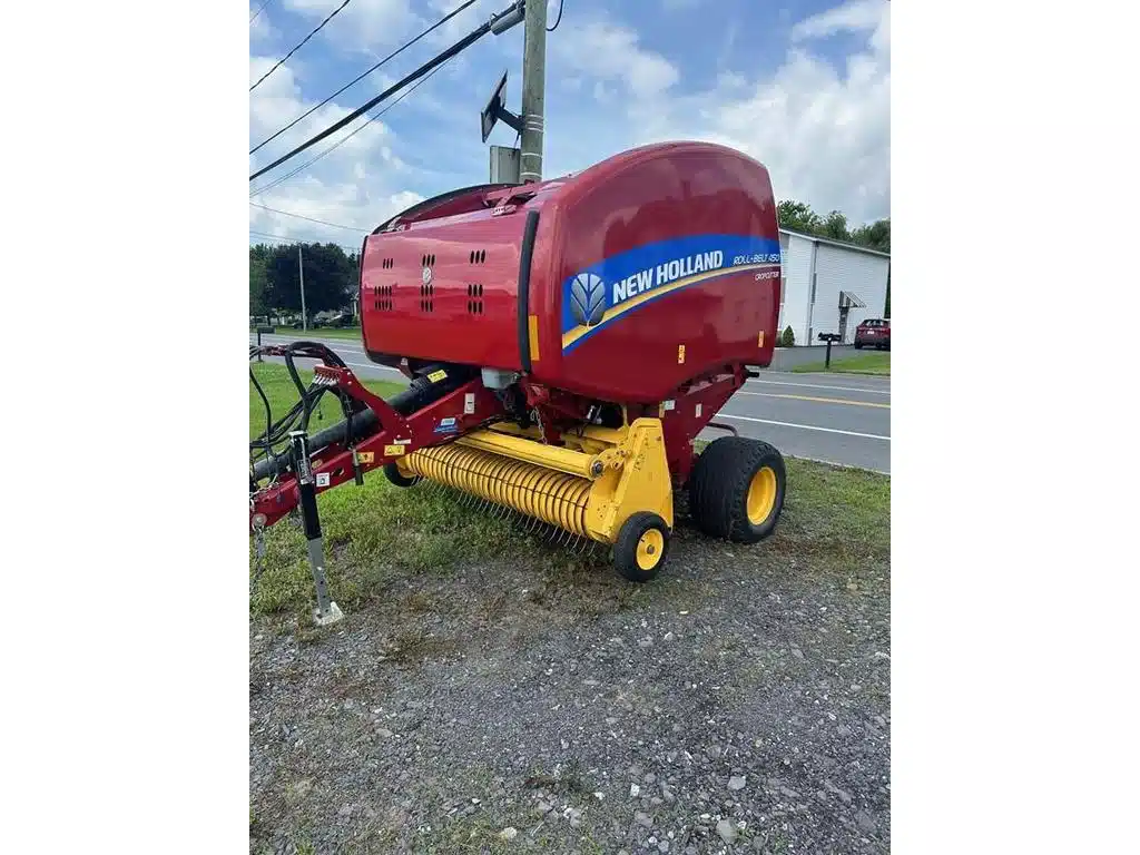 Gallery image 1 for Used 2017 New Holland ROLL-BELT 450 Round Baler