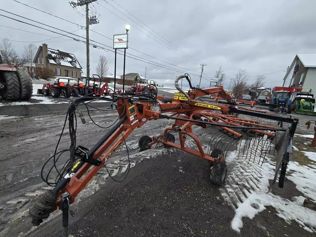 Used 2017 Pequea HR24TS Rake