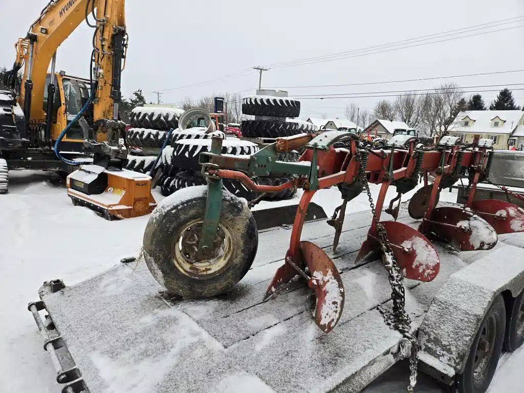 Gallery image 2 for Used Kverneland BB100 Plow