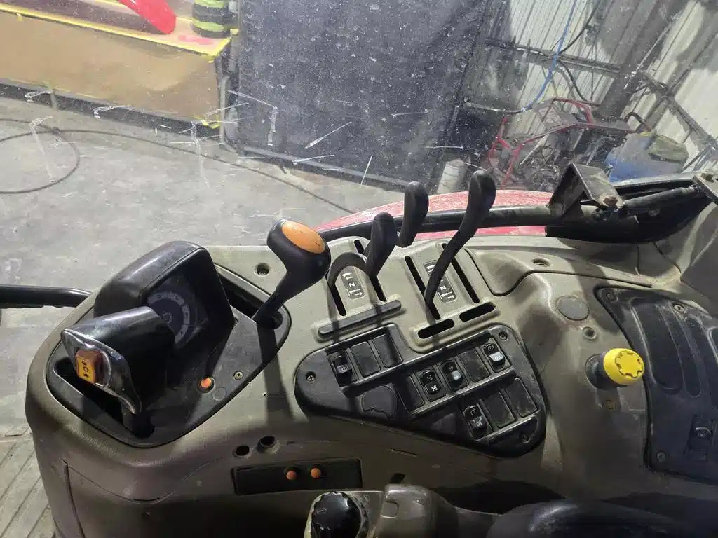 Gallery image 2 for Used 2007 Case MX110 Tractor