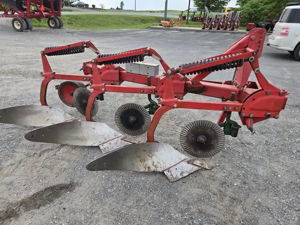 Gallery image 1 for Kverneland 3 RAIES Plow