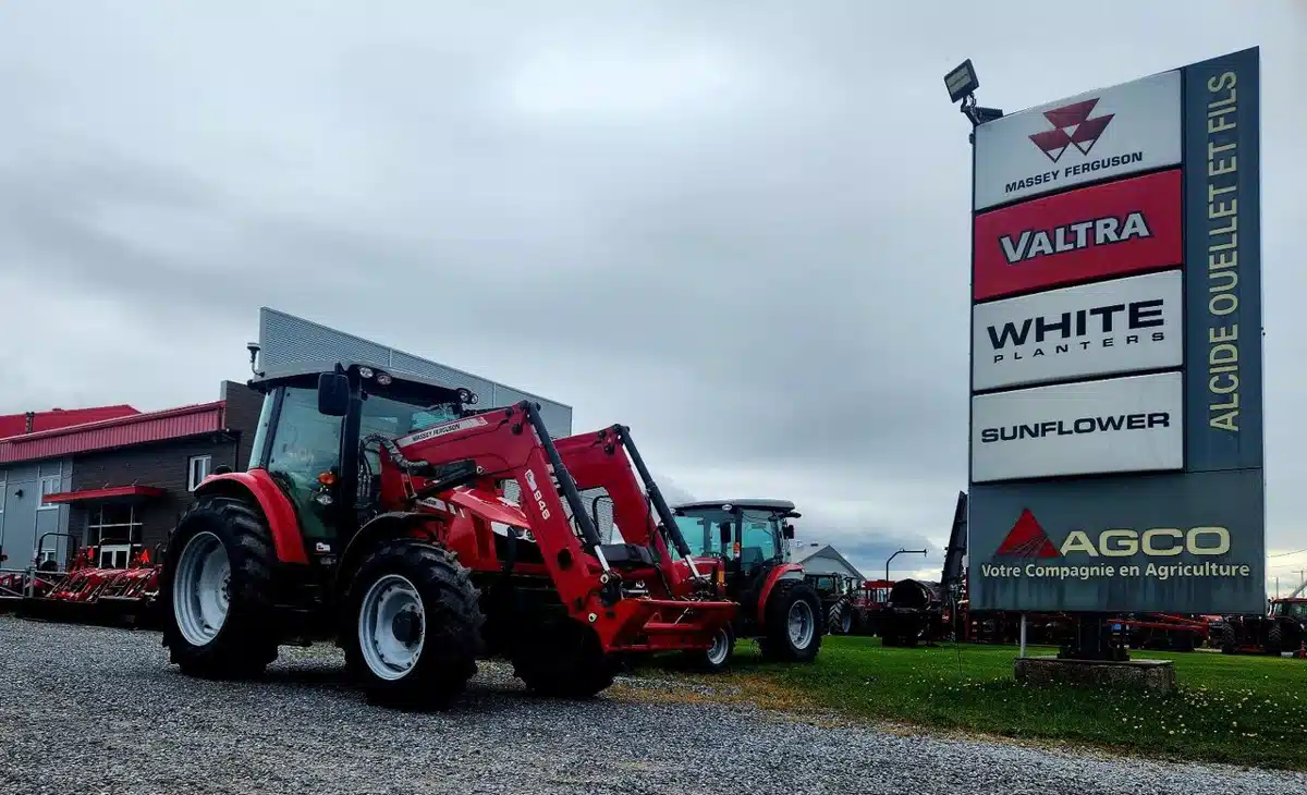 Gallery image 1 for Used 2014 Massey Ferguson 5612 Tractor