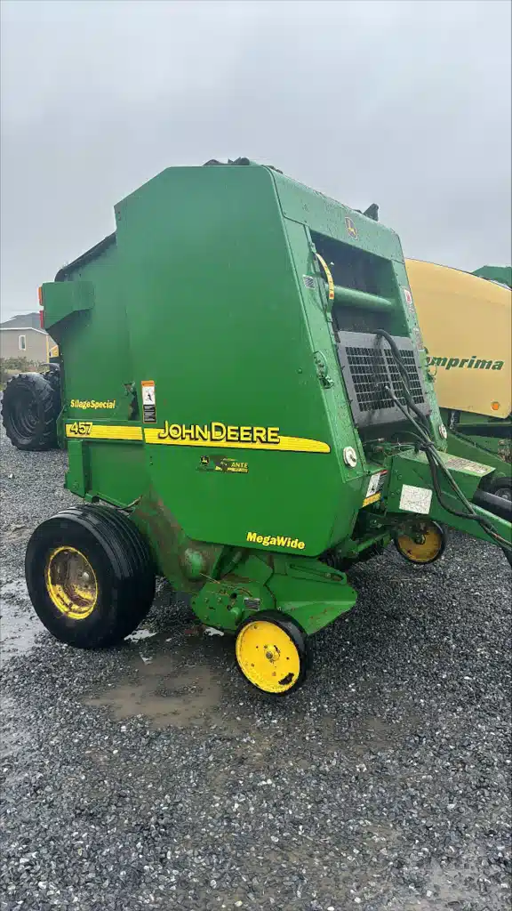 Gallery image 1 for Used 2005 John Deere 457 Round Baler