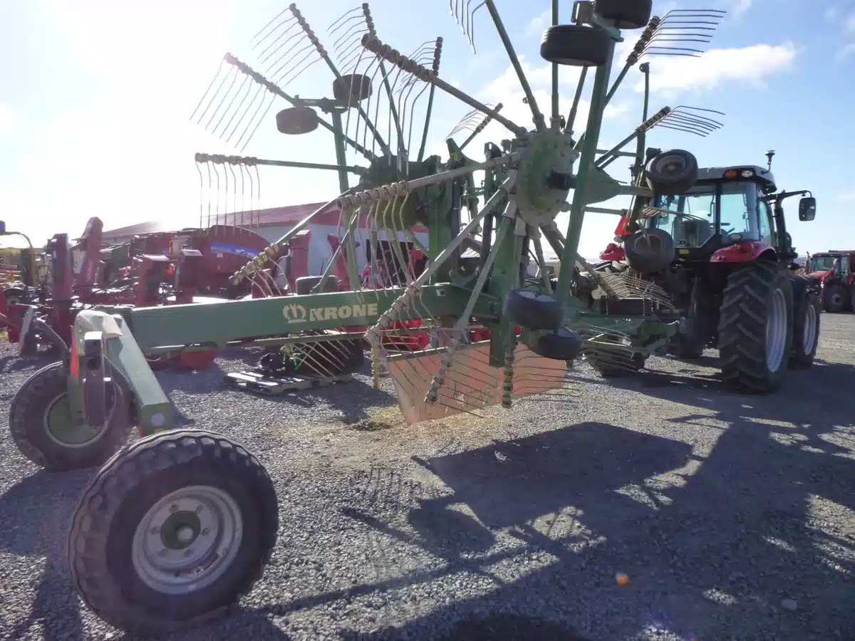 Gallery image 2 for Used 2017 Krone Swadro TS880 Rake