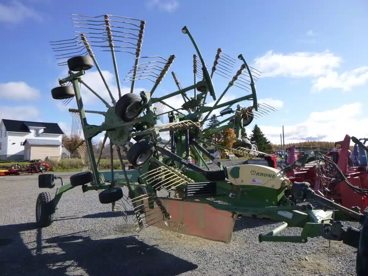 Gallery image 1 for Used 2017 Krone Swadro TS880 Rake