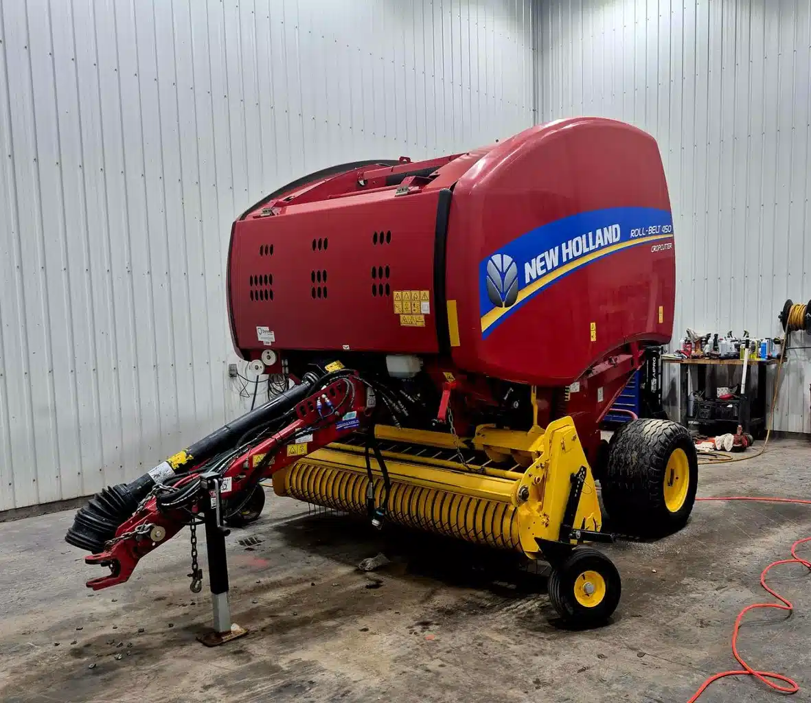 Gallery image 1 for Used 2017 New Holland ROLL-BELT 450 Round Baler