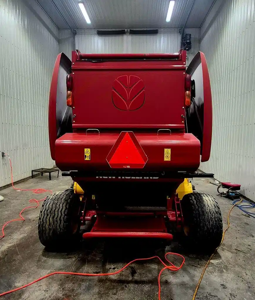 Gallery image 2 for Used 2017 New Holland ROLL-BELT 450 Round Baler