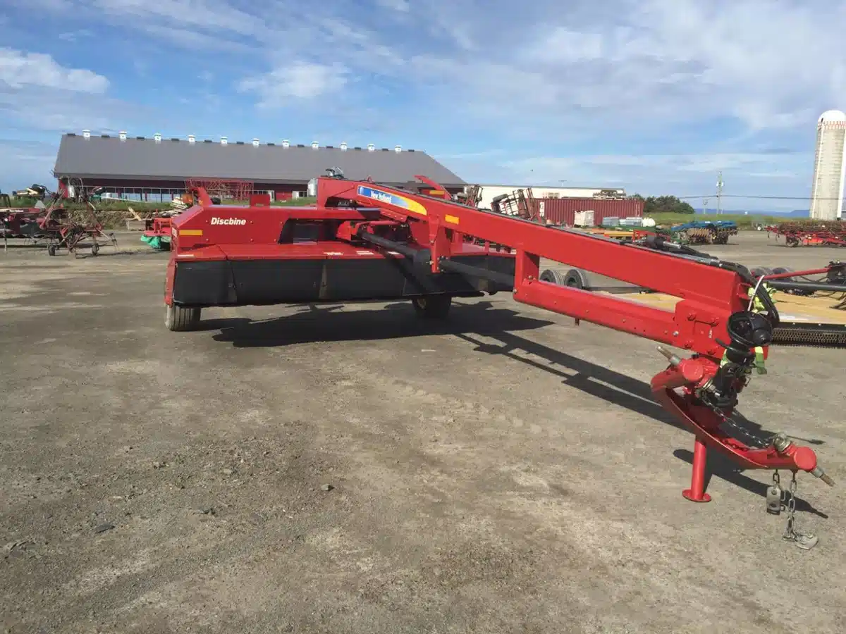 Gallery image 2 for Used 2011 New Holland H7550 Disc Mower Conditioner
