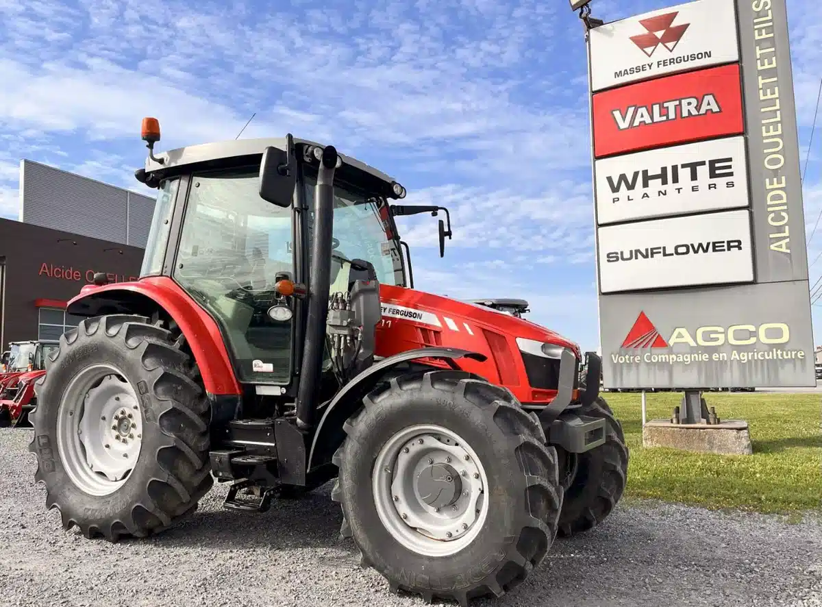 Gallery image 1 for Used 2015 Massey Ferguson 5611 Tractor