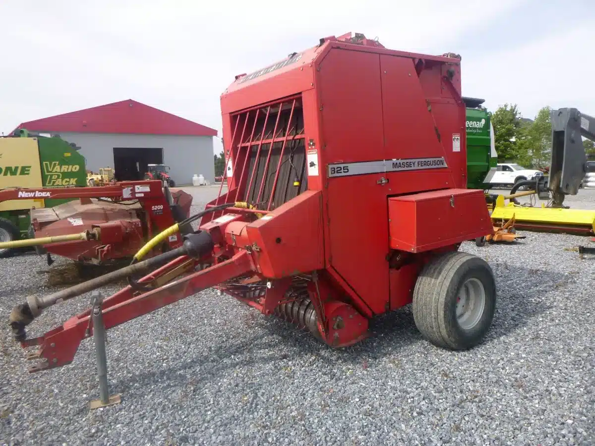Gallery image 2 for Used 1998 Massey Ferguson 825 Tractor