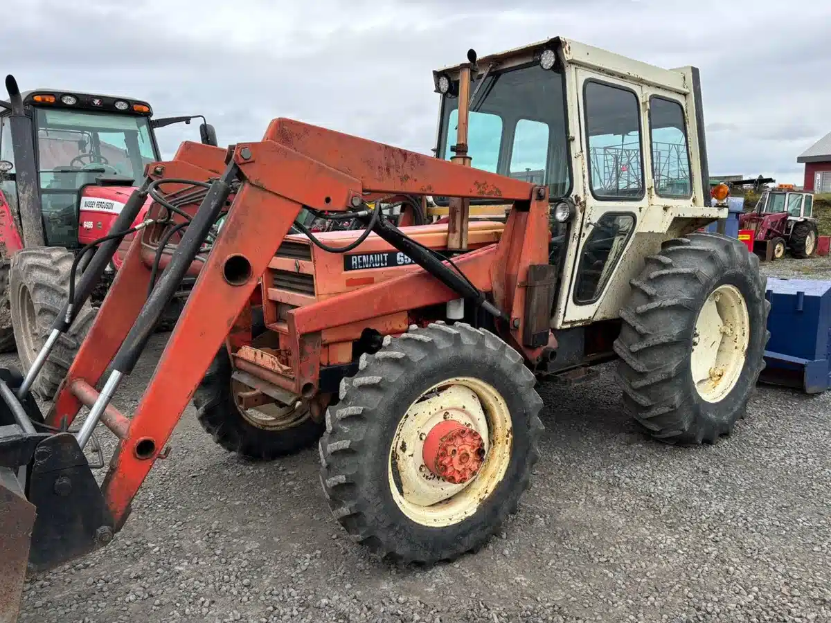 Used 1974 Renault 651-4 Tractor