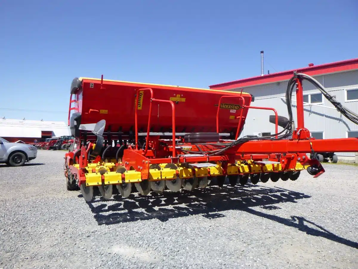 Gallery image 1 for Used 2015 Väderstad Rapid 400C Drill