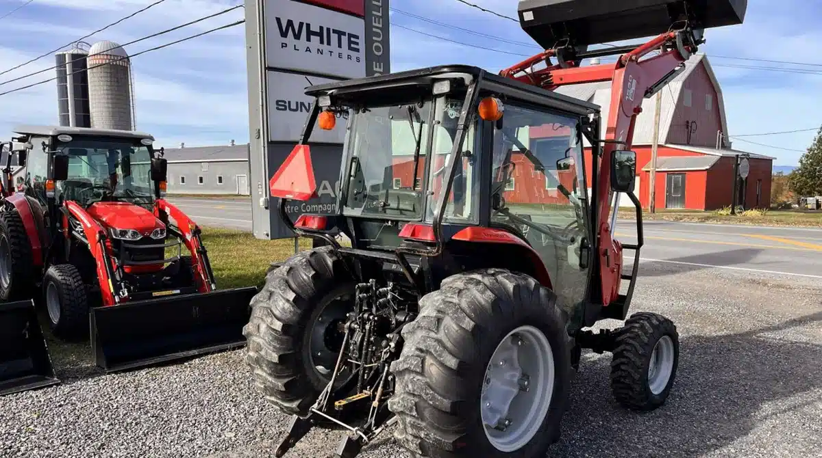 Gallery image 2 for Used 2007 Massey Ferguson 1547L Tractor