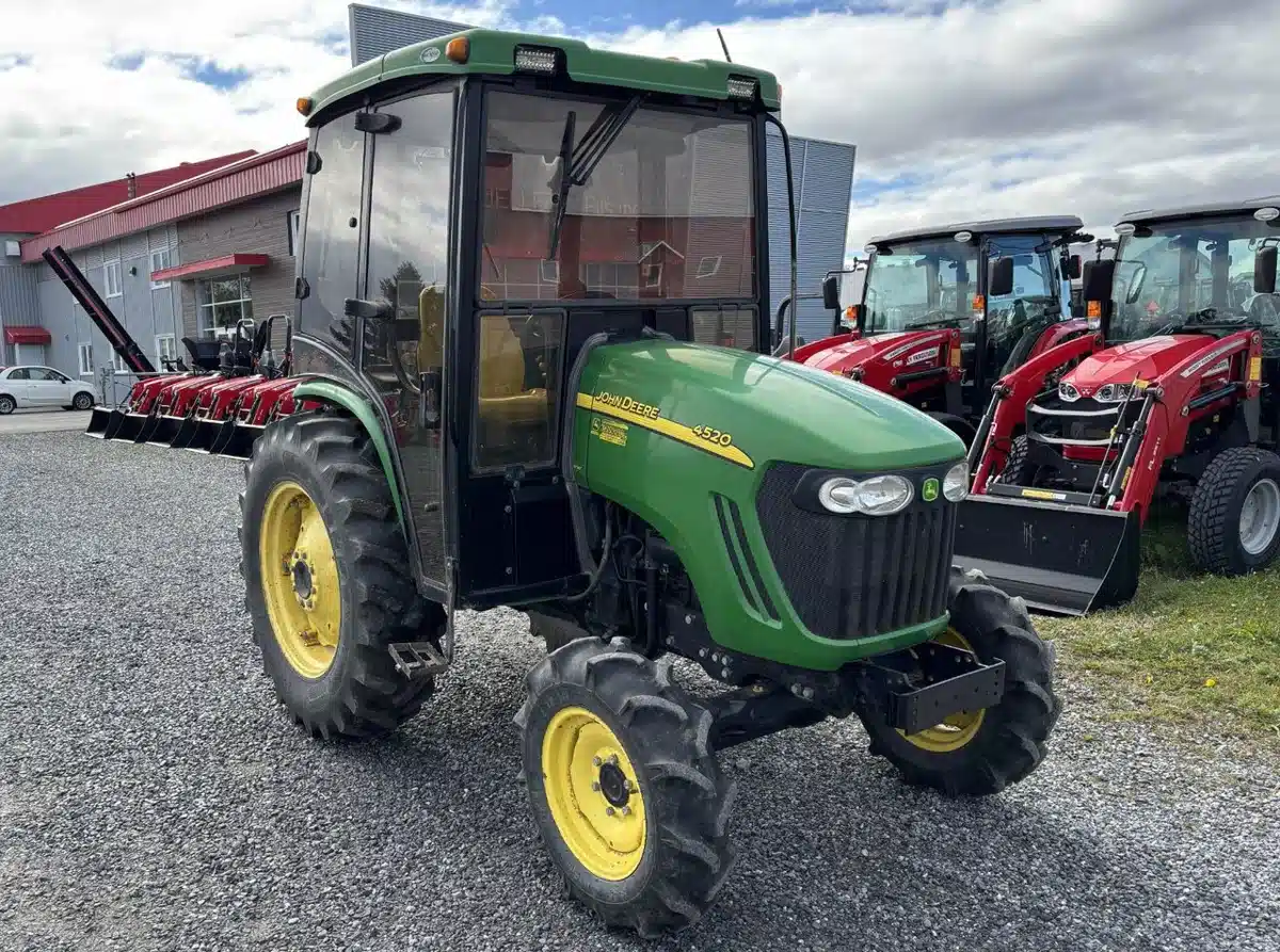 Gallery image 2 for Used 2011 John Deere 4520 Tractor