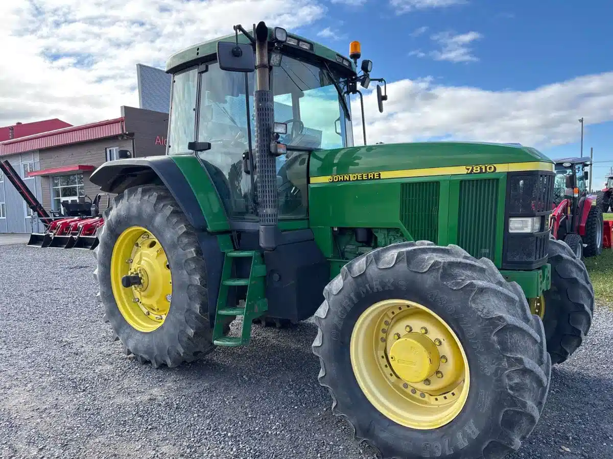 Gallery image 2 for Used 2001 John Deere 7810 Tractor