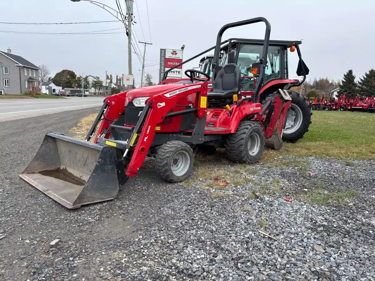 Gallery image 2 for 2019 Massey Ferguson GC1723ETLB Tractor