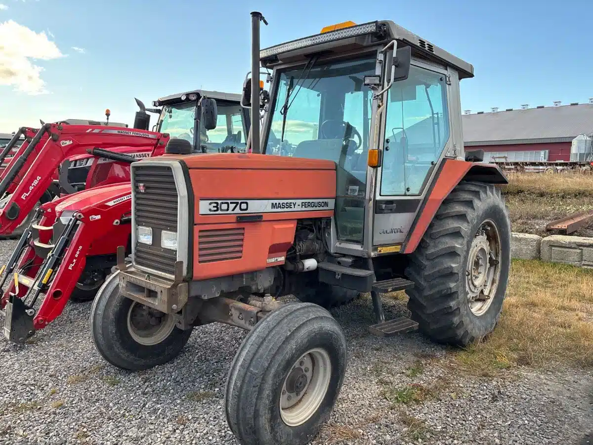 Used 1989 Massey Ferguson 3070 Tractor