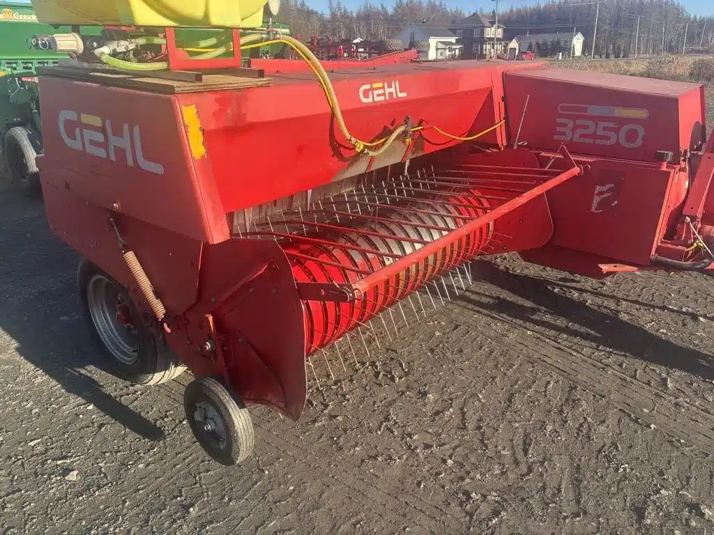 Used 1990 Gehl 3250 Square Baler - Small