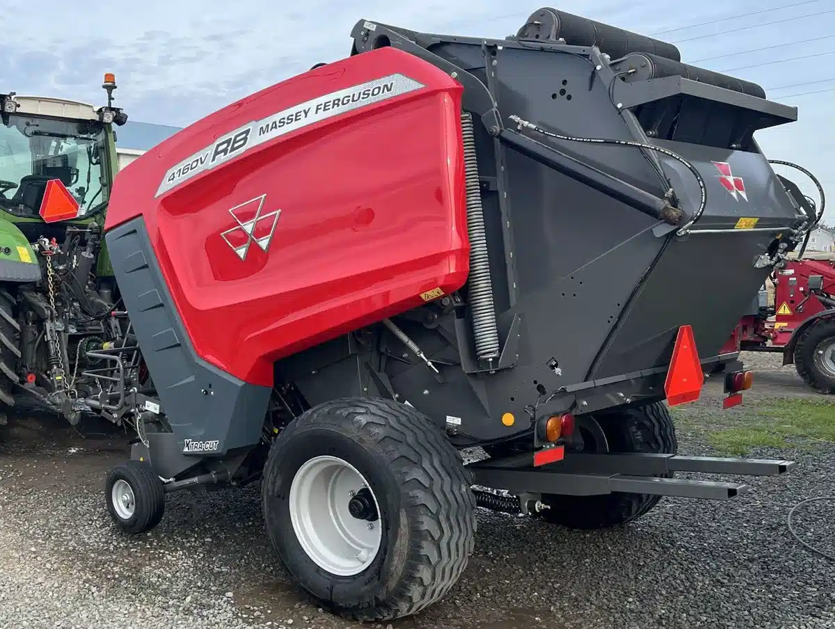 Gallery image 1 for 2022 Massey Ferguson RB 4160V Round Baler