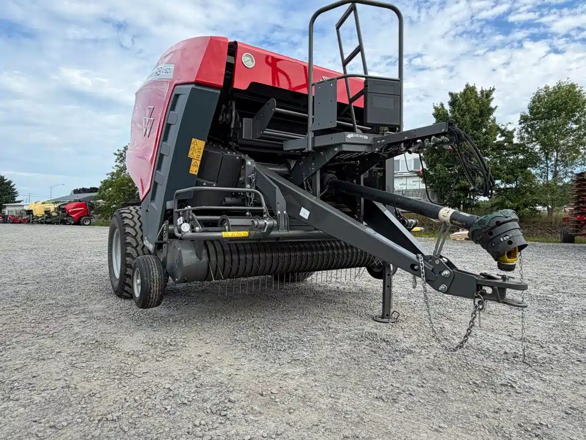 Gallery image 2 for 2022 Massey Ferguson RB 4160V Round Baler