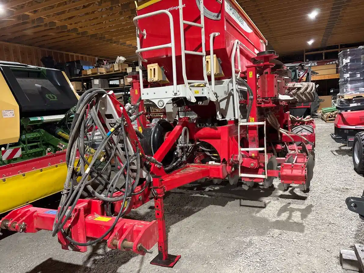 Gallery image 2 for 2013 Pottinger Terrasem C4 Drill
