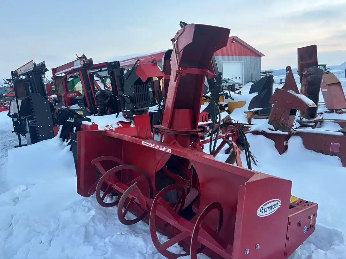Gallery image 2 for 2006 Pronovost P-860-92 Snow Blower