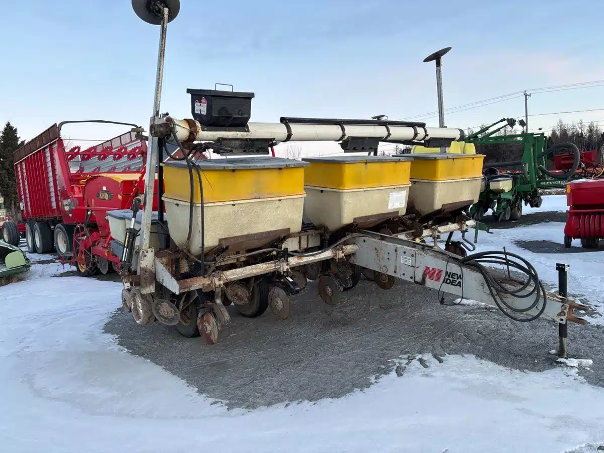 2006 New Idea 9200 Planter
