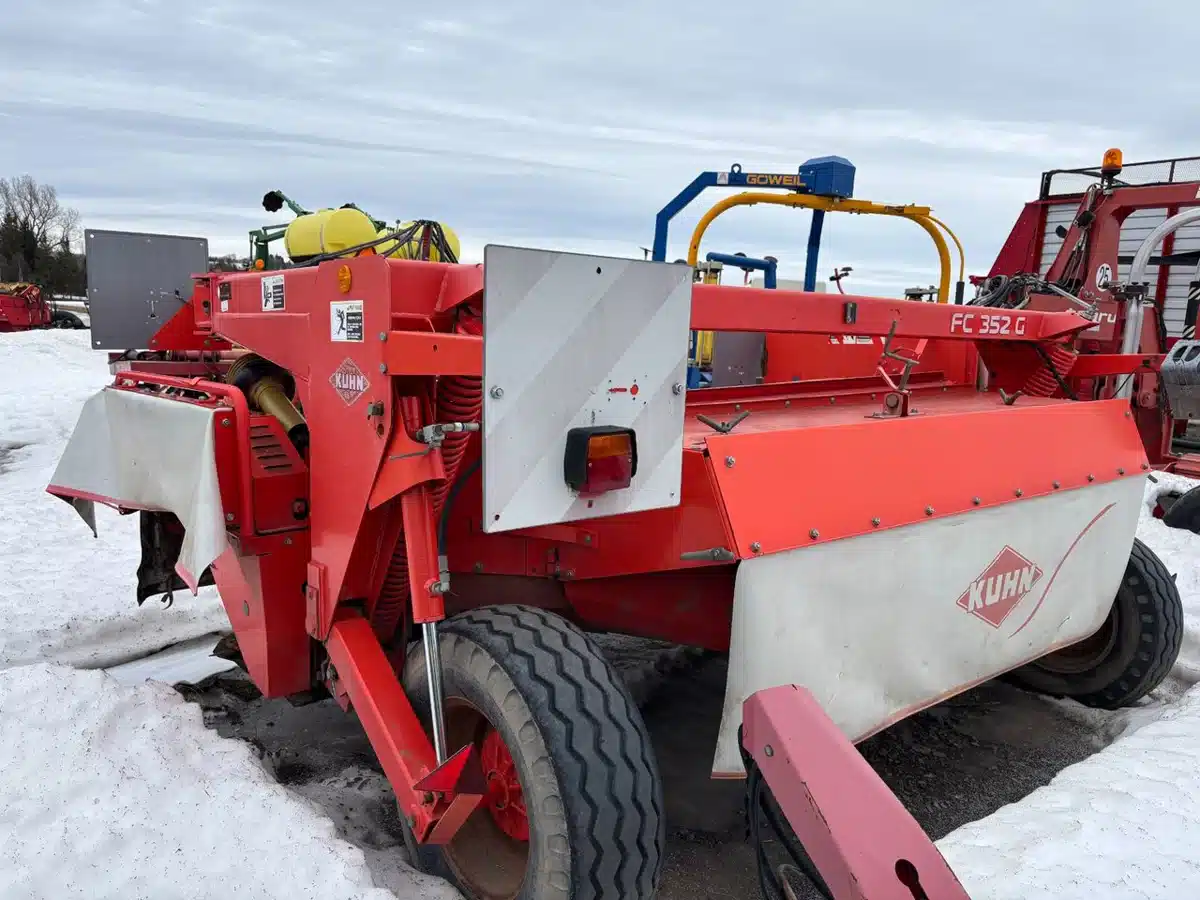 Gallery image 2 for 2010 Kuhn FC 352 G Disc Mower Conditioner