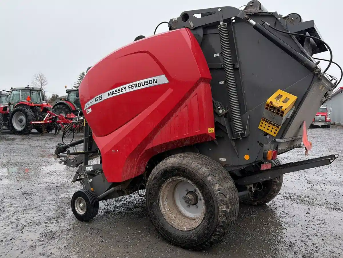 Gallery image 2 for 2019 Massey Ferguson RB 4160V Round Baler