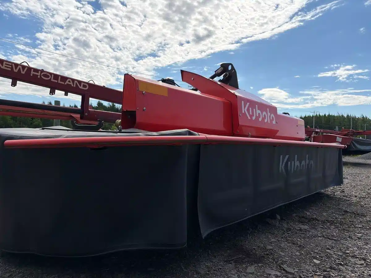 Photo de la Galerie 2 pour 2021 Kubota DM4032S Faucheuse-conditionneuse à disques