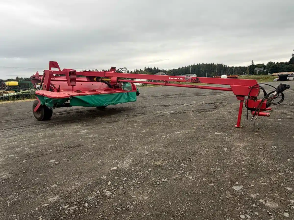 Gallery image 1 for 2004 Kverneland 4036 Disc Mower Conditioner