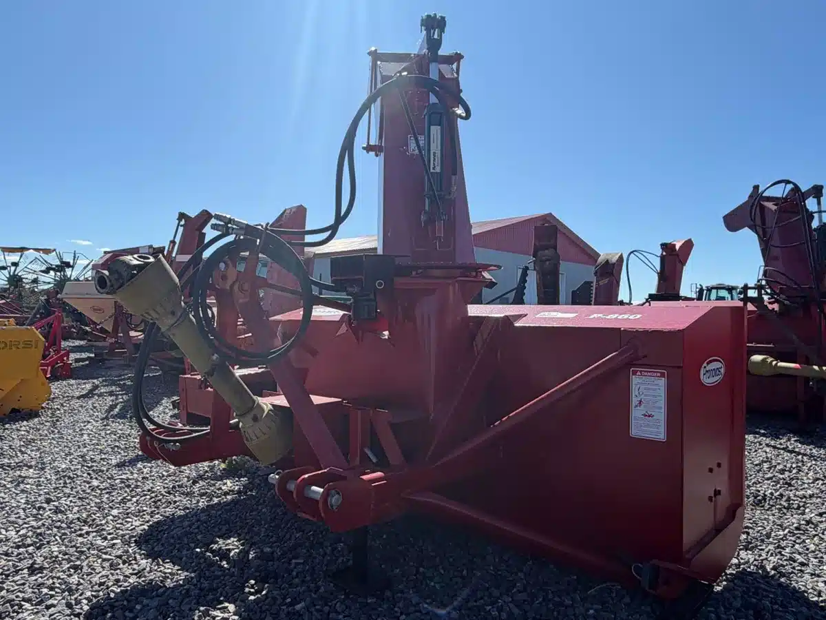 Gallery image 2 for 2002 Pronovost P-860 Snow Blower