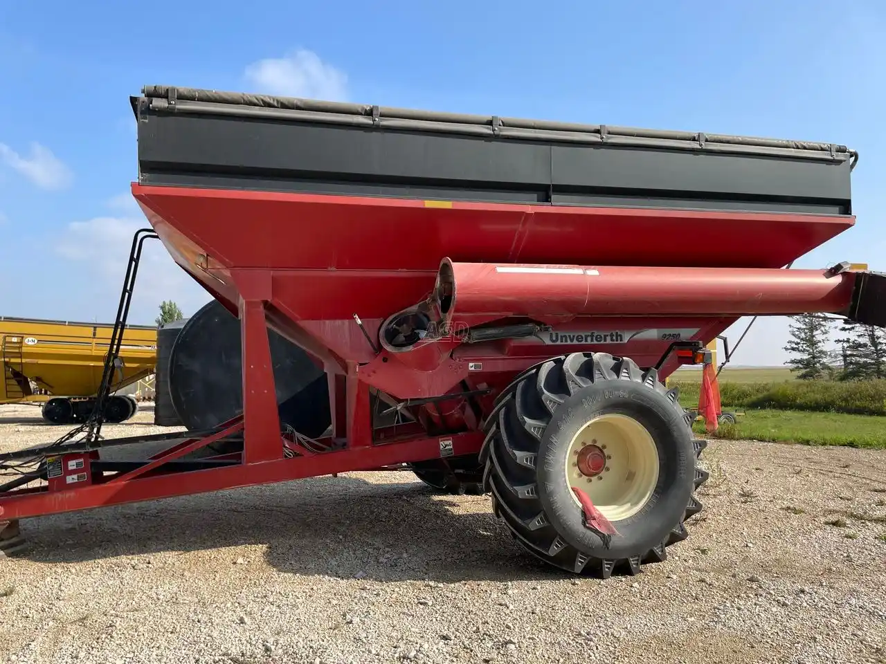 Gallery image 1 for Used 2005 Unverferth 9250 Grain Cart