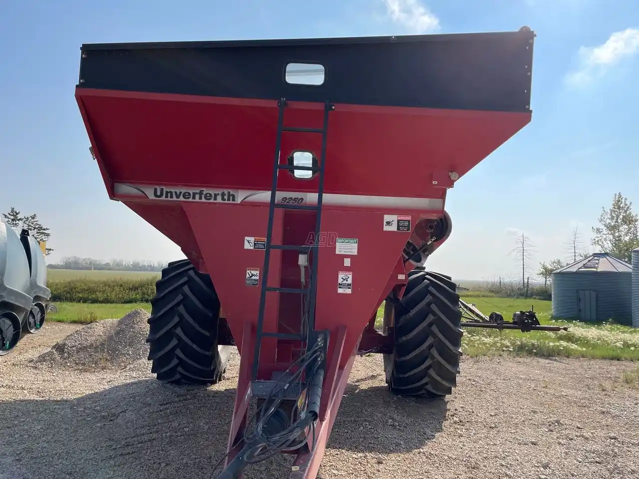Gallery image 2 for Used 2005 Unverferth 9250 Grain Cart