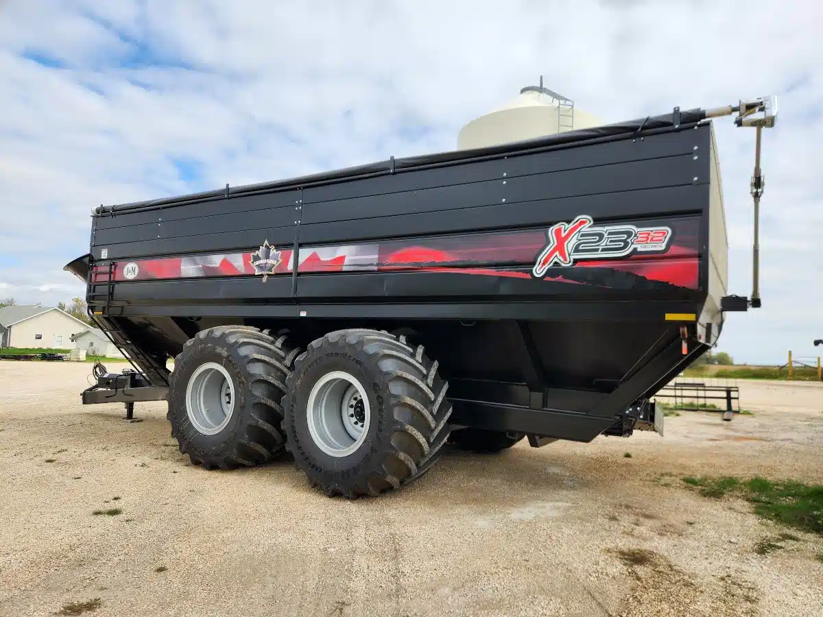 New 2025 J&M 2332-22D Grain Cart