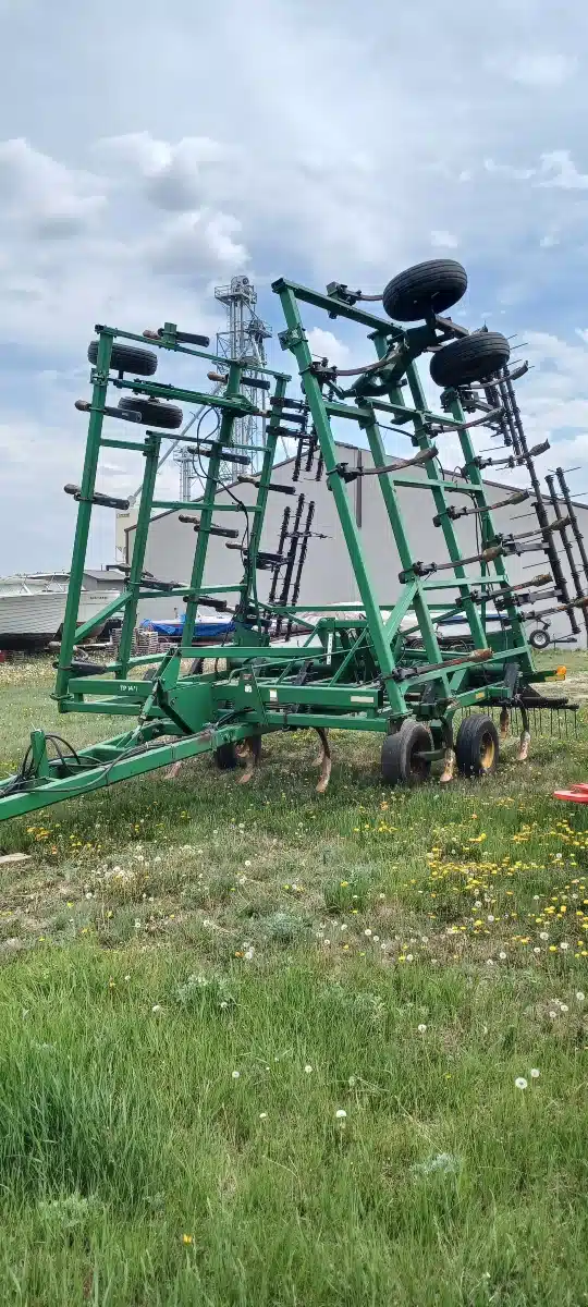 Photo de la Galerie 2 pour John Deere 42' JD680 Cultivateur Sous-soleur