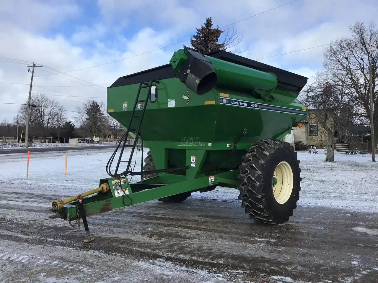 Gallery image 1 for Used Unverferth 4500 Grain Cart