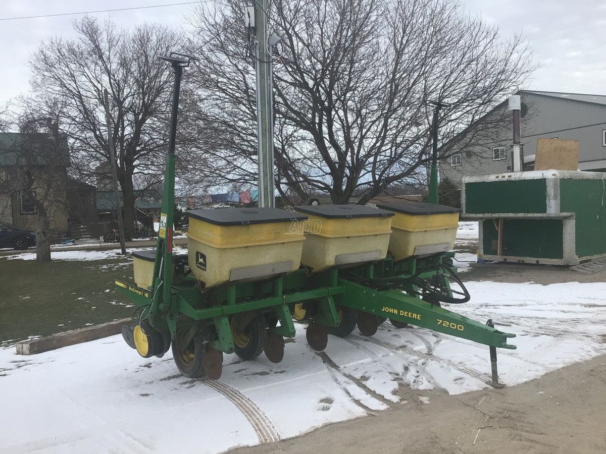 Gallery image 2 for Used John Deere 7200 Planter