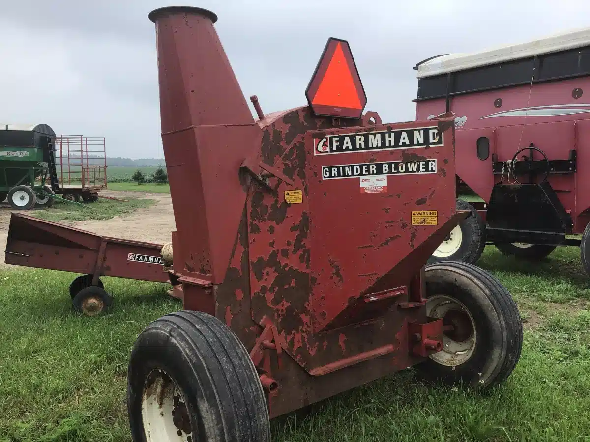 Gallery image 2 for Used Farmhand GRINDER BLOWER Forage Blower