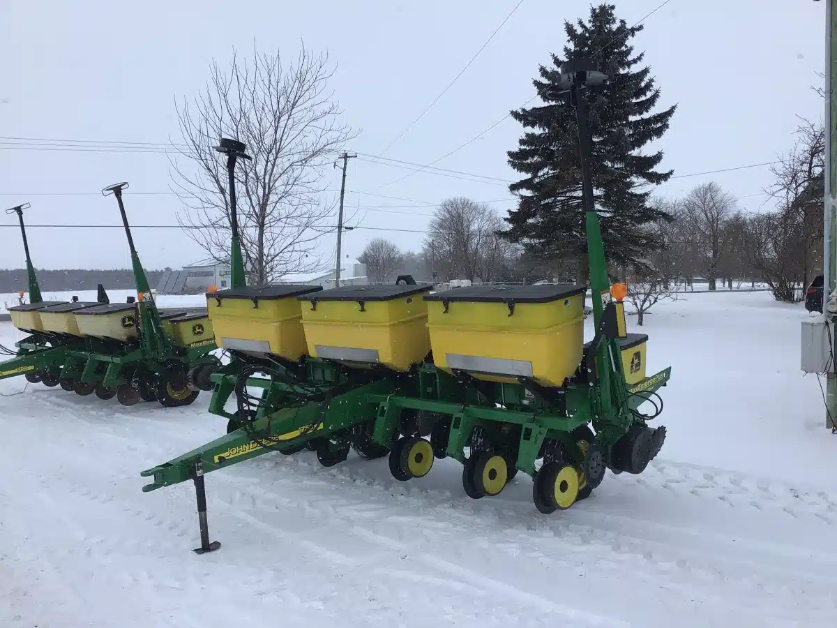 Gallery image 2 for Used John Deere 1750 Planter