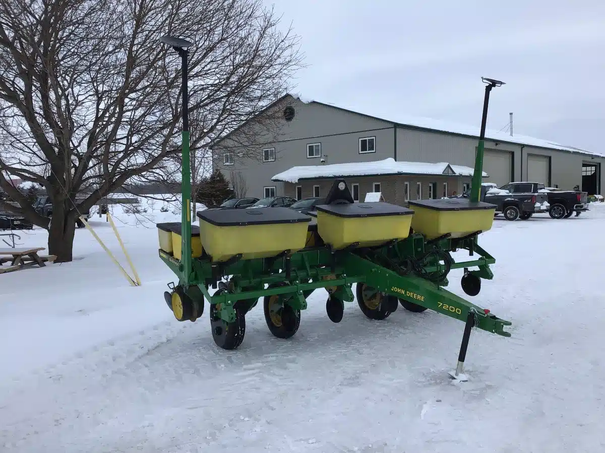 Gallery image 2 for Used John Deere 7200 Planter